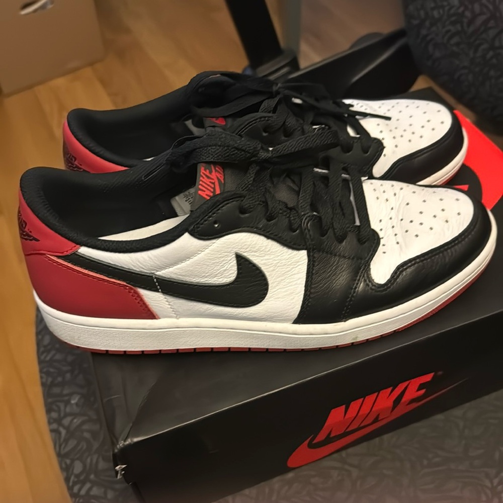 Jordan 1 low og black toe
